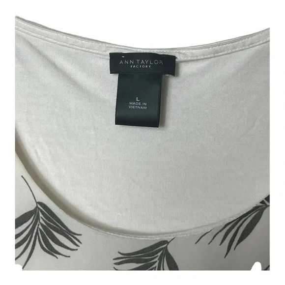 1488. ANN TAYLOR FACTORY SLEEVELESS TOP SIZE LARGE WHITE WITH GREEN TROPICAL - Picture 5 of 9